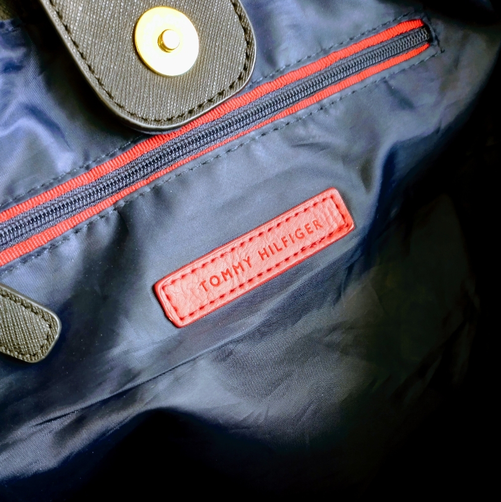 Tommy Hilfiger Women's Tote Bag - Picture 3 of 12